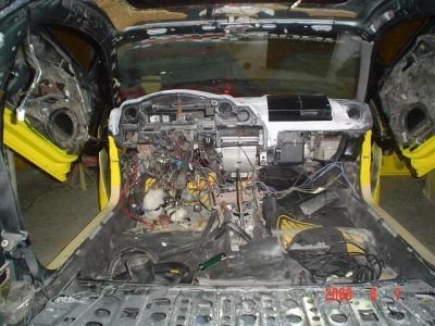 Mazda – Depenando o interior.