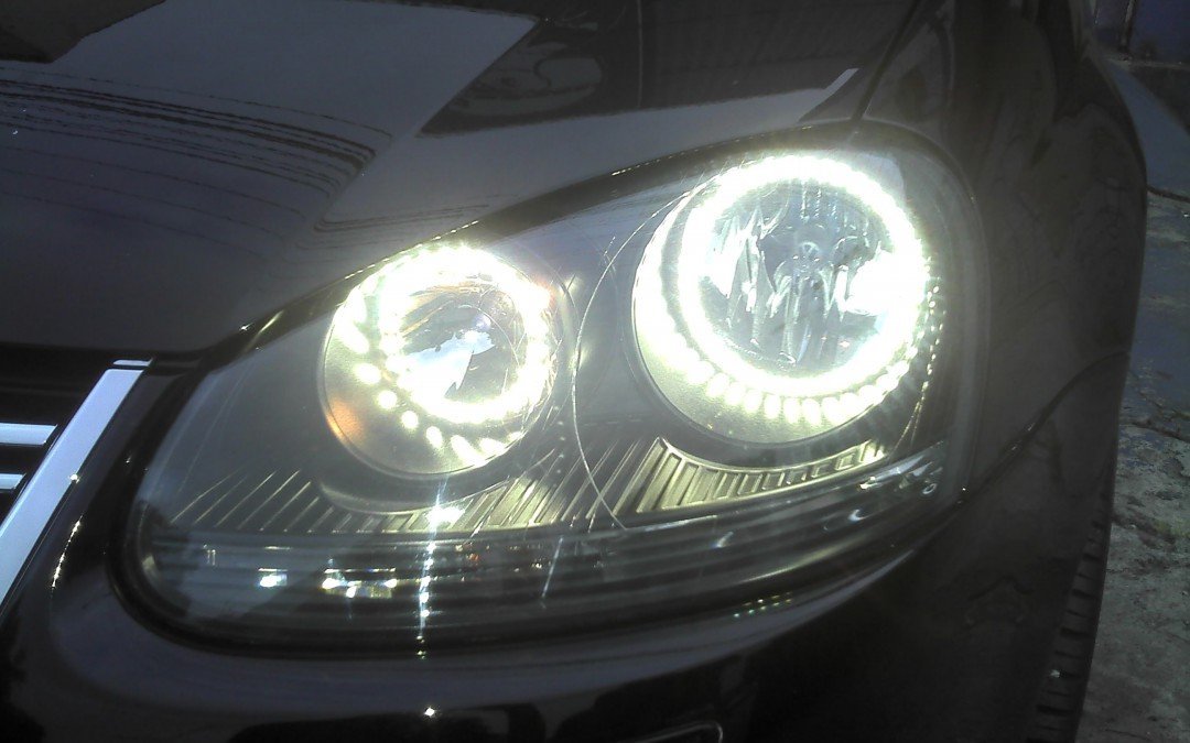 Jetta 2008 – Farol c/ Angel Eyes
