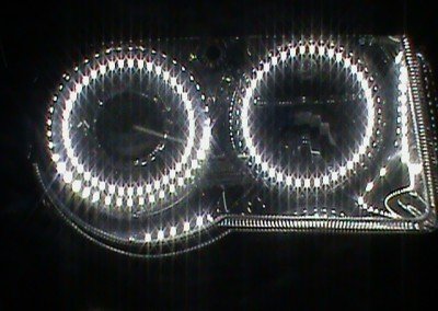 Chrysler 300C – Farol com Angel Eyes