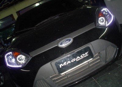 Fiesta – Farol com Ledstrip (Visão Frontal)