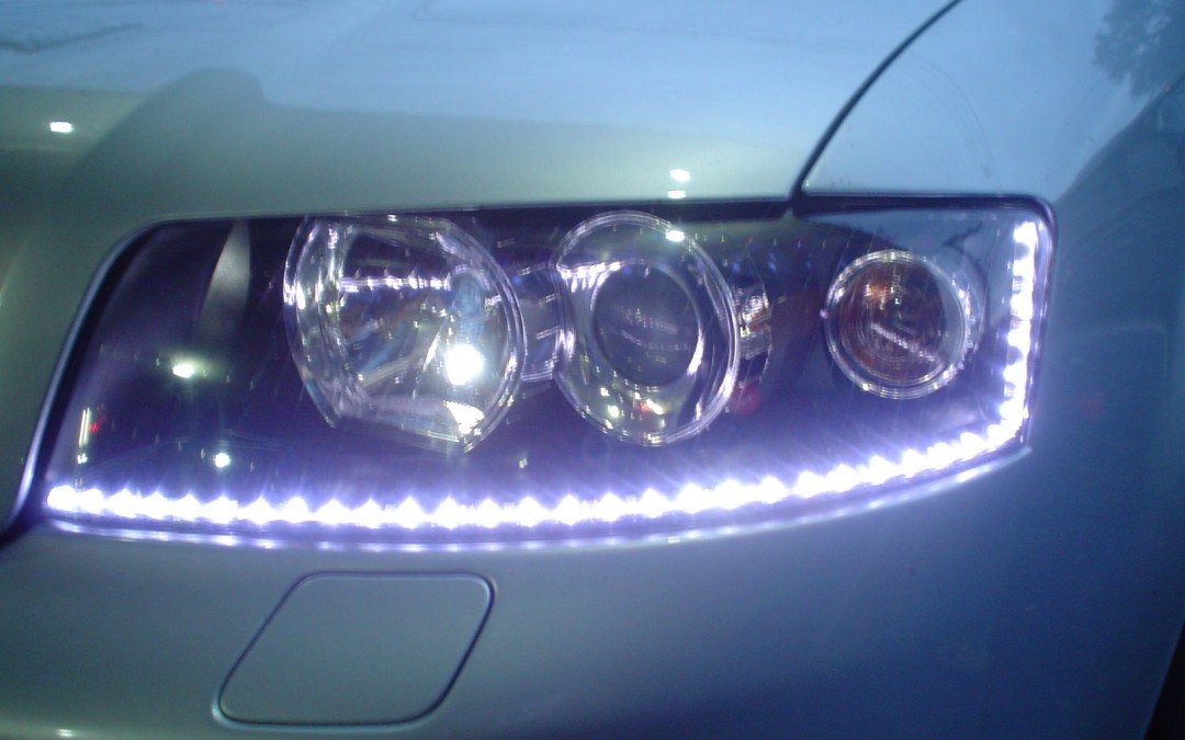 Audi A4 – Farol com Projetor e Ledstrip