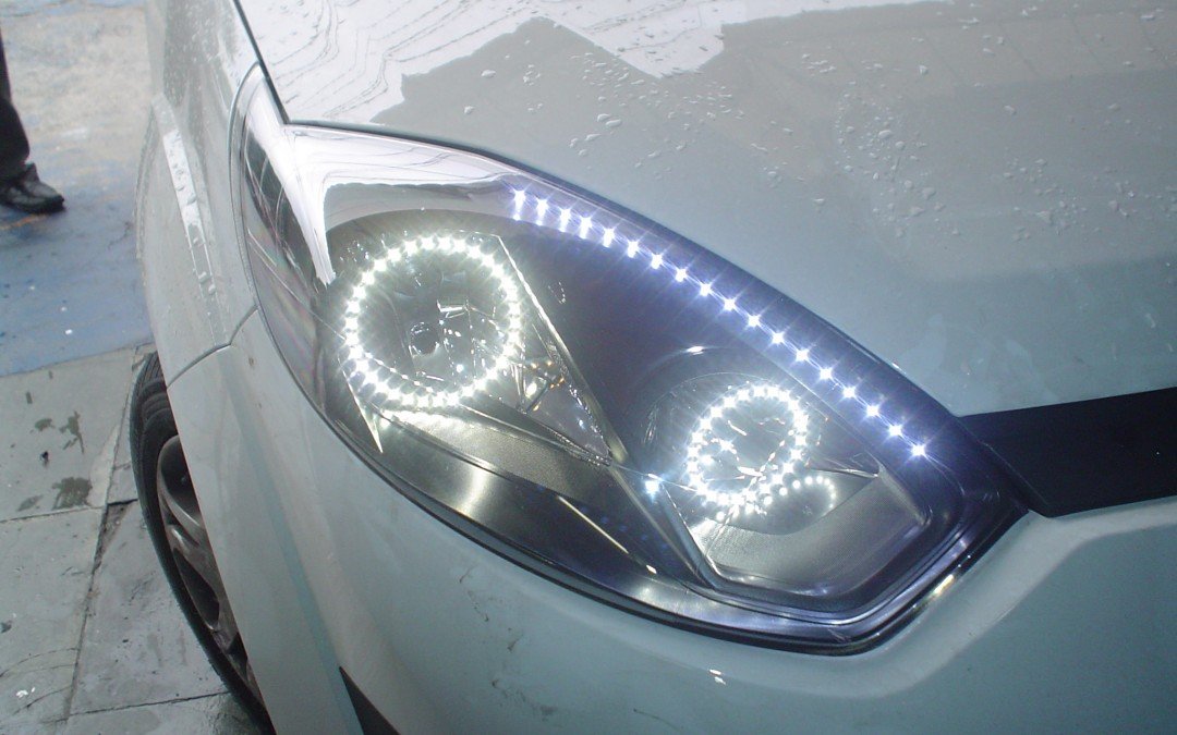 Fiesta – Farol Ledstrip c/ Angel Eyes