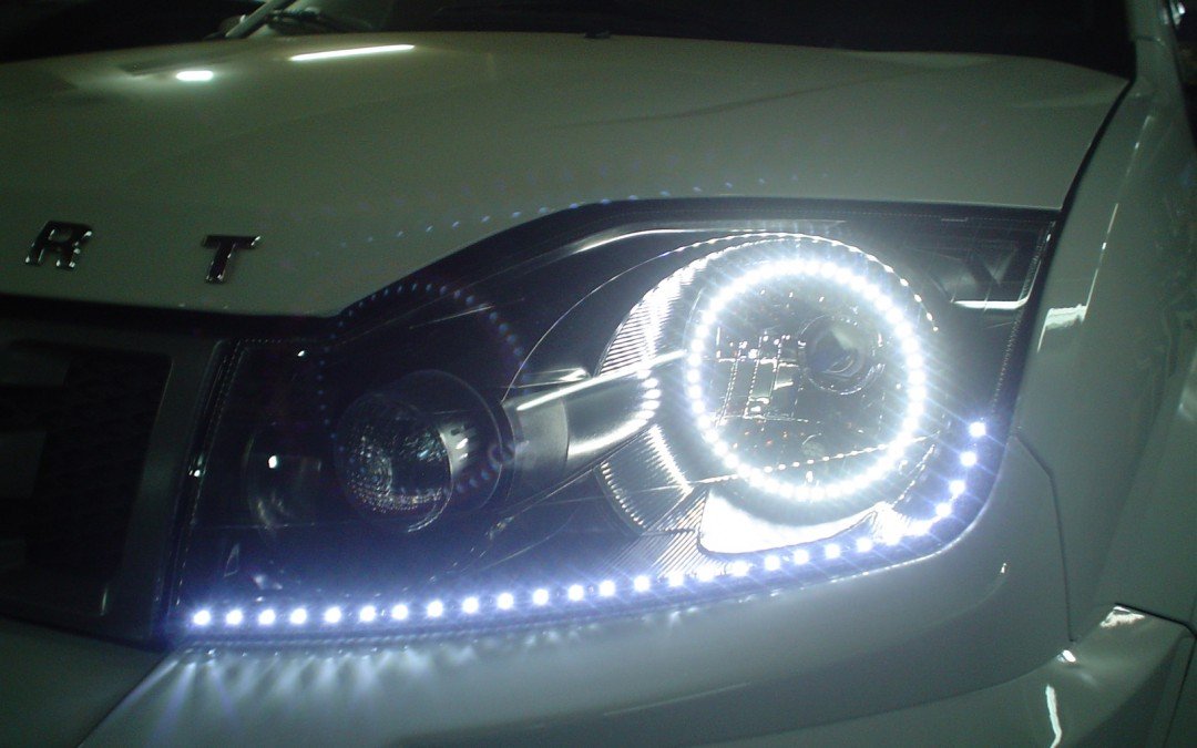EcoSport – Farol Ledstrip c/ Angel Eyes