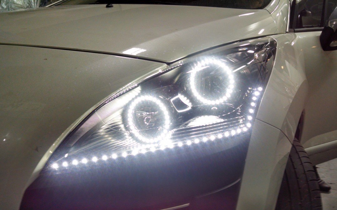Peugeot 4008 – Farol Ledstrip c/ Angel Eyes